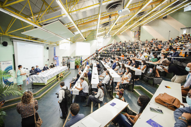 Accueil des étudiants internationaux à l’Université de la Réunion Accueil des étudiants internationaux à l’Université de la Réunion