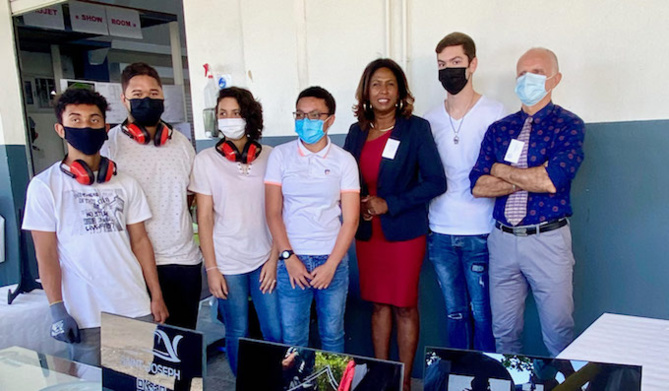 Remise de plaques aux partenaires touristiques du village de Grand Coude Remise de plaques aux partenaires touristiques du village de Grand Coude