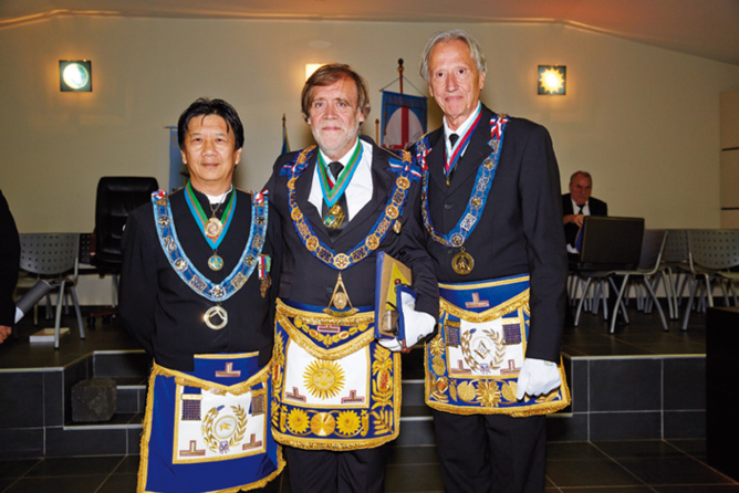 François Hin-Tung, député Grand Maître Provincial de La Réunion, Jean-Pierre Servel, Grand Maître de la GLNF, et Jacques Stengel, Grand Maître Provincial Réunion/Mayotte