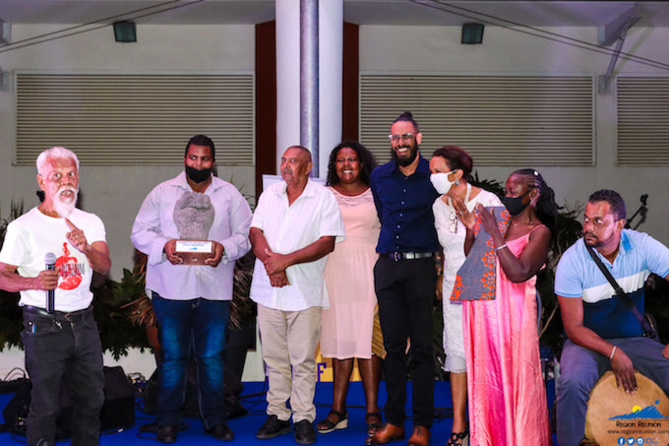 Remise de distinction "GARDYIEN LA MEMWAR" en hommage à la Communauté des afro-descendants Remise de distinction "GARDYIEN LA MEMWAR" en hommage à la Communauté des afro-descendants