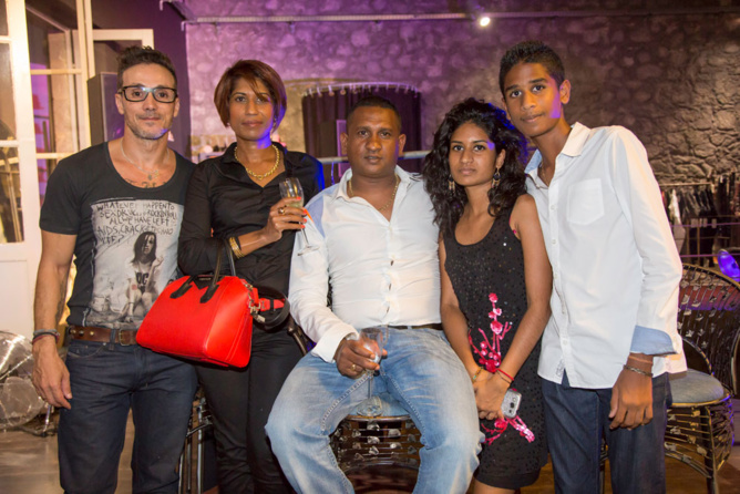 Antidote: défilé rue Jean Chatel Antidote: défilé rue Jean Chatel