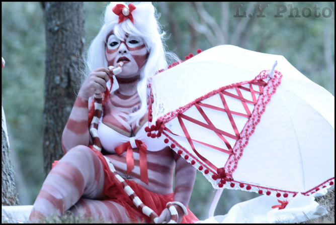 Leen K, une artiste atypique, qui se soucie peu des conventions… Leen K, une artiste atypique, qui se soucie peu des conventions…