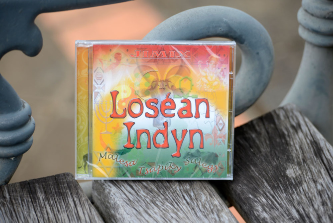 L’album est en vente uniquement à l’association Jimix & Co (0692 70 55 07) L’album est en vente uniquement à l’association Jimix & Co (0692 70 55 07)