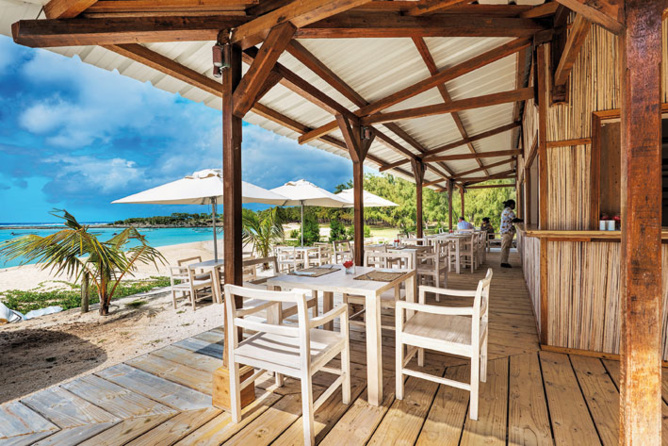 Le restaurant pieds dans l'eau du Village du Pêcheur vient d'ouvrir ses portes Le restaurant pieds dans l'eau du Village du Pêcheur vient d'ouvrir ses portes