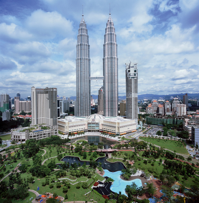 Les tours Petronas, fleuron de l'économie malaisienne à Kuala Lumpur