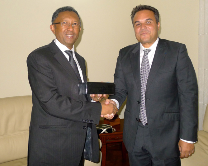Rencontre entre le président Hery Rajaonarimampianina et le président Didier Robert Rencontre entre le président Hery Rajaonarimampianina et le président Didier Robert