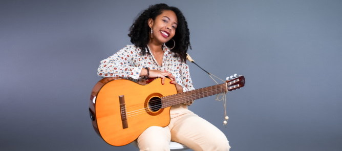 Léa Noël : chanteuse, auteure et compositrice Léa Noël : chanteuse, auteure et compositrice