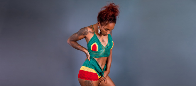 Naïma Yagalom, l'extravagante maman célibataire Naïma Yagalom, l'extravagante maman célibataire