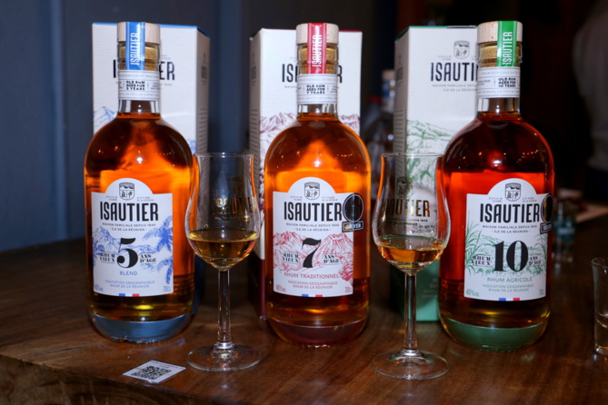 Isautier présente en toute convivialité "La Fresque de La Réunion", sa nouvelle gamme Isautier présente en toute convivialité "La Fresque de La Réunion", sa nouvelle gamme