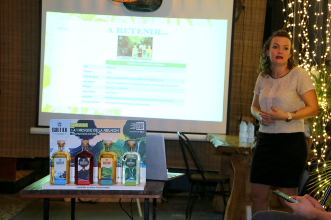 Isautier présente en toute convivialité "La Fresque de La Réunion", sa nouvelle gamme Isautier présente en toute convivialité "La Fresque de La Réunion", sa nouvelle gamme