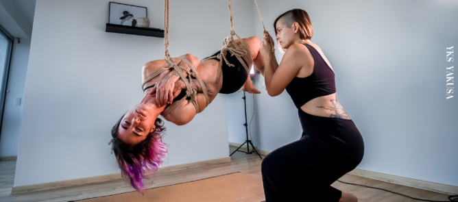 Adeline, l'experte du Shibari ou ligotage japonais Adeline, l'experte du Shibari ou ligotage japonais