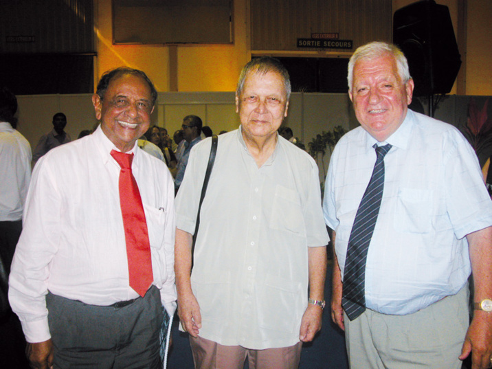 Abdéali Goulamaly, président du groupe Océanide, Paul Vergès, alors président de La Région Réunion, et Maurice Cérisola Abdéali Goulamaly, président du groupe Océanide, Paul Vergès, alors président de La Région Réunion, et Maurice Cérisola
