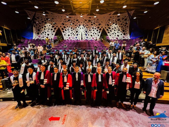 1ère Cérémonie de remise de diplôme de Doctorat 1ère Cérémonie de remise de diplôme de Doctorat