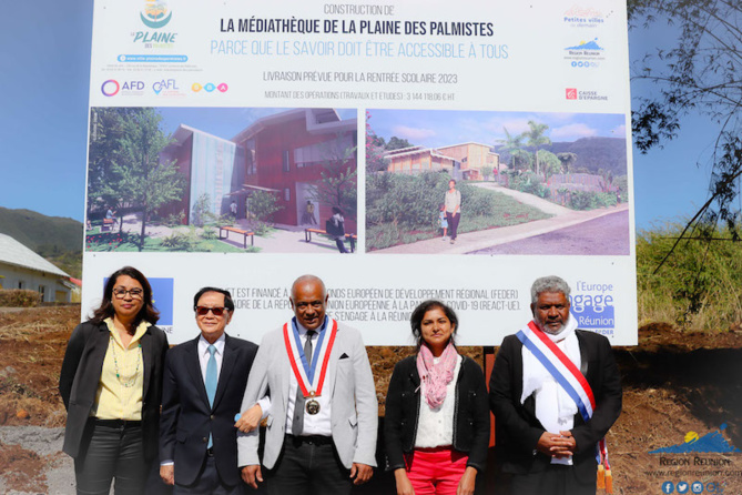 Pose de première pierre de la Médiathèque de la Plaine des Palmistes