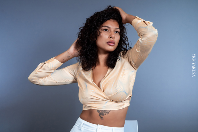 Chloé Mounichy, la belle métisse qui tient tant à ses racines Chloé Mounichy, la belle métisse qui tient tant à ses racines