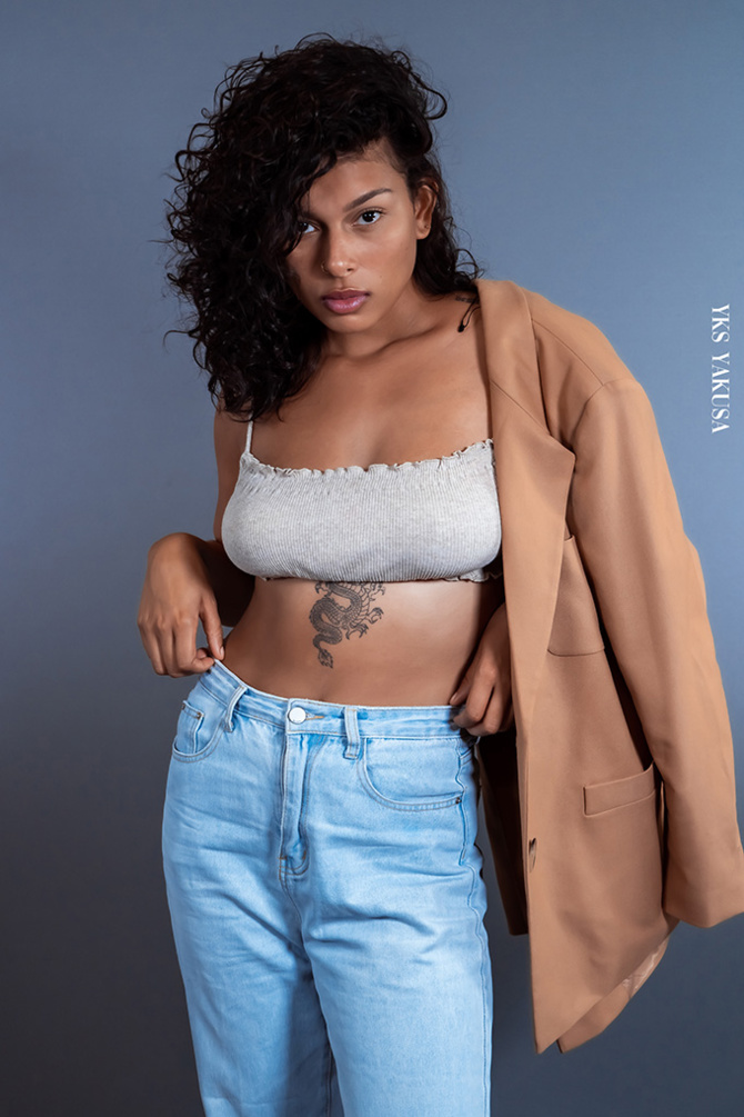 Chloé Mounichy, la belle métisse qui tient tant à ses racines Chloé Mounichy, la belle métisse qui tient tant à ses racines