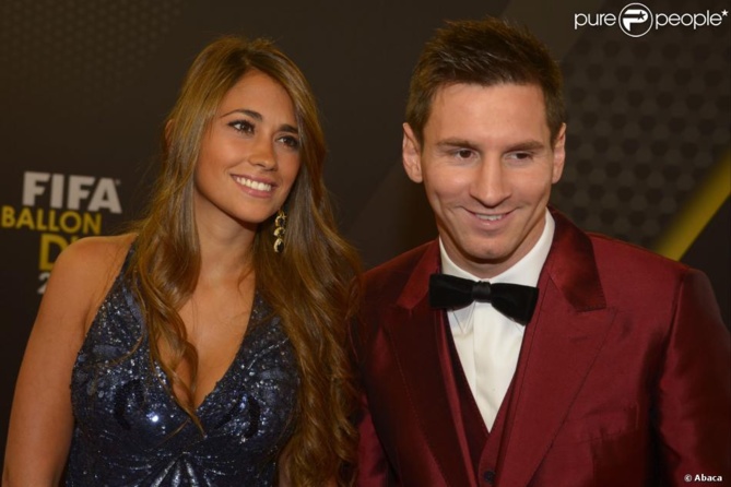 FEMMES ET PETITES AMIES, ATOUTS CHARME DU BALLON ROND FEMMES ET PETITES AMIES, ATOUTS CHARME DU BALLON ROND