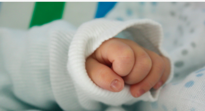 La mère ivre abandonne son bébé 16 heures La mère ivre abandonne son bébé 16 heures