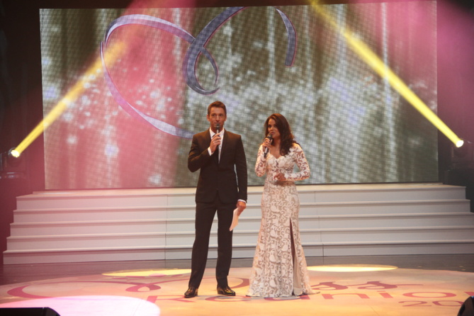 Un retour aux sources pour Stéphane Jobert. Katiana Castelnau a fait sensation dans sa belle robe... Un retour aux sources pour Stéphane Jobert. Katiana Castelnau a fait sensation dans sa belle robe...