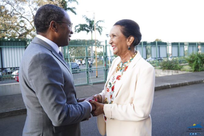 Entretien entre la Présidente Huguette Bello et le Ministre de l’Éducation nationale et de la Jeunesse, Pap Ndiaye Entretien entre la Présidente Huguette Bello et le Ministre de l’Éducation nationale et de la Jeunesse, Pap Ndiaye