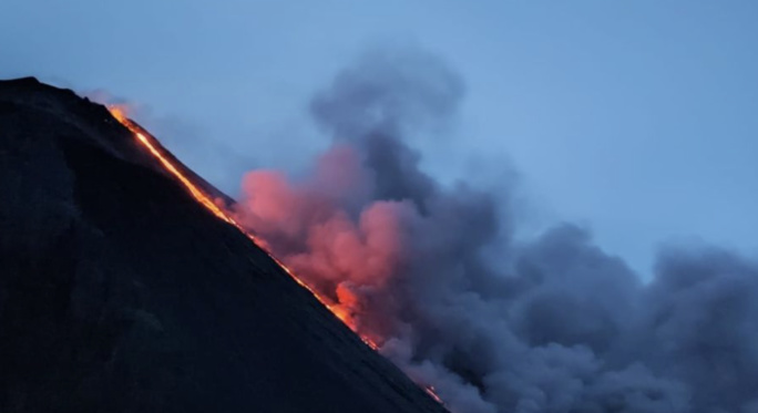 Le Stromboli rivalise de beauté avec la Fournaise Le Stromboli rivalise de beauté avec la Fournaise