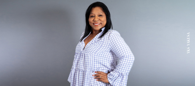 Theresia Lessy, à 50 ans elle assume enfin ses rondeurs Theresia Lessy, à 50 ans elle assume enfin ses rondeurs