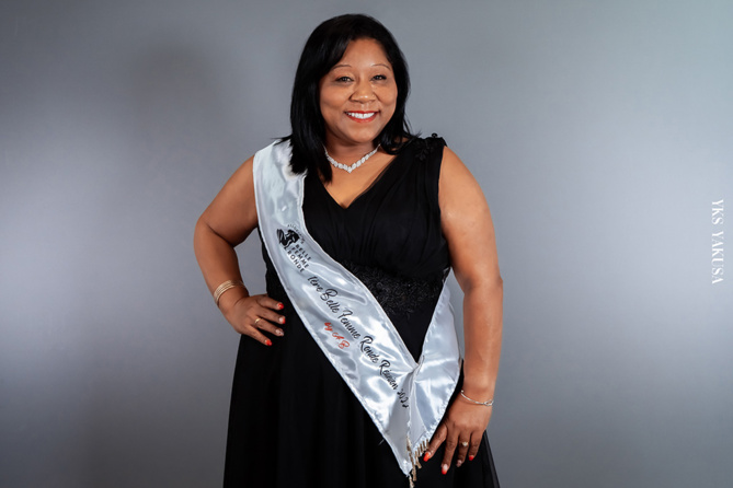 Theresia Lessy, à 50 ans elle assume enfin ses rondeurs Theresia Lessy, à 50 ans elle assume enfin ses rondeurs