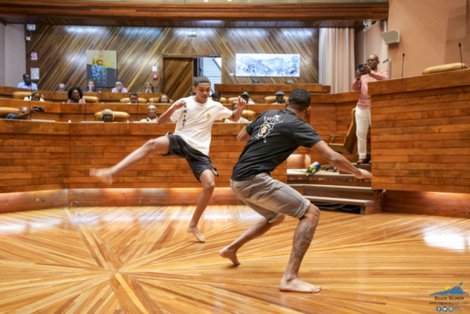 Omaj pou bann transmeter-transmetez lo moring tradisyonel Omaj pou bann transmeter-transmetez lo moring tradisyonel