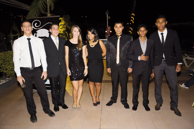 À table dans le noir! À table dans le noir!