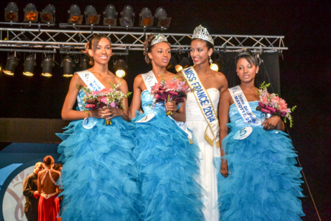 Flora Coquerel, Miss France 2014, avec Miss Mayotte 2014, et ses dauphines Flora Coquerel, Miss France 2014, avec Miss Mayotte 2014, et ses dauphines