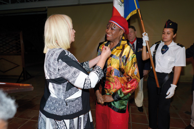 Tantine Zaza décorée de la Légion d’Honneur Tantine Zaza décorée de la Légion d’Honneur