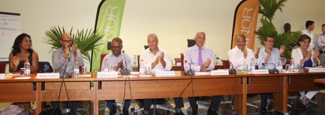 Ambiance conviviale et non moins studieuse lors de cette passation de pouvoir entre Maurice Gironcel et Gérald Maillot