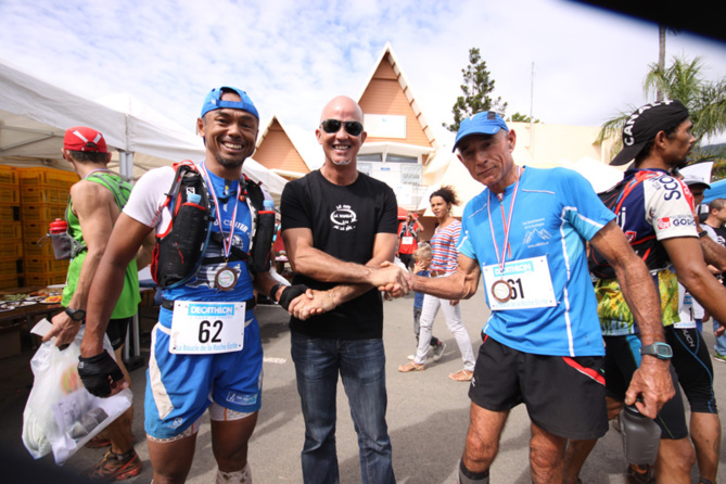 Retour le dimanche à la Bretagne à l'occasion de Boucle de la Roche Ecrite, dont il est l'un des fondateurs. Et des félicitations à ses ex compère des sentiers: Fabrice Mithridate et Jacky Lebon de la Bretagne Retour le dimanche à la Bretagne à l'occasion de Boucle de la Roche Ecrite, dont il est l'un des fondateurs. Et des félicitations à ses ex compère des sentiers: Fabrice Mithridate et Jacky Lebon de la Bretagne