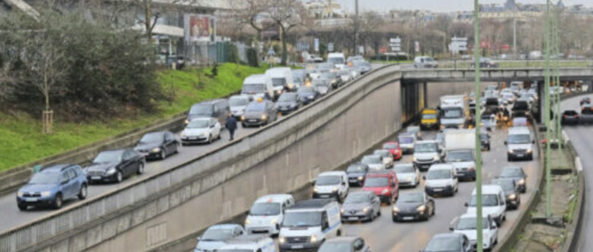 Un bus se retrouve à contresens sur le périphérique Un bus se retrouve à contresens sur le périphérique