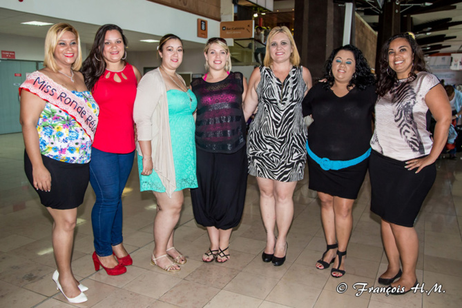 Miss Ronde France avec quelques candidates de l'élection de cette année Miss Ronde France avec quelques candidates de l'élection de cette année