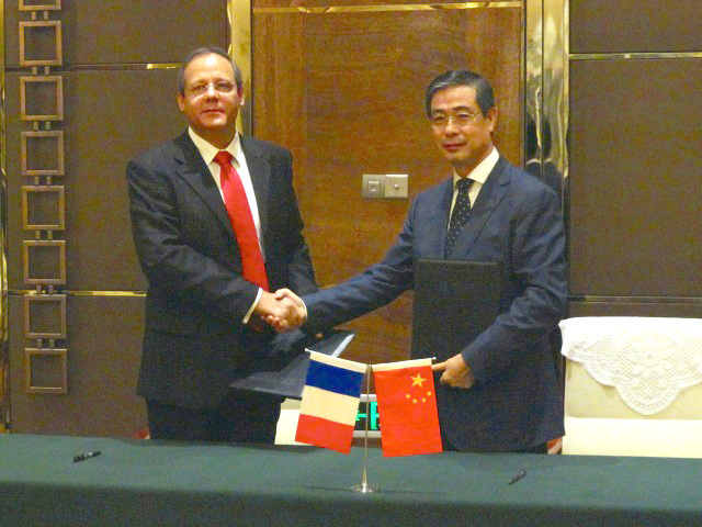 Frédéric Cadet et Cui Jindu, vice-maire de Tianjin