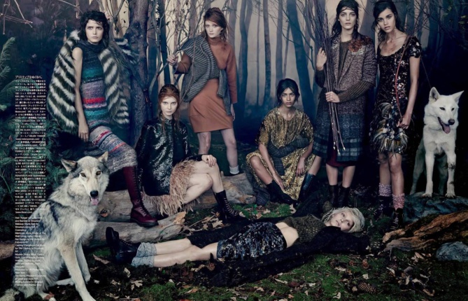 Pauline Hoarau, à droite sur cette page de Vogue Japon qui sortira en octobre Pauline Hoarau, à droite sur cette page de Vogue Japon qui sortira en octobre