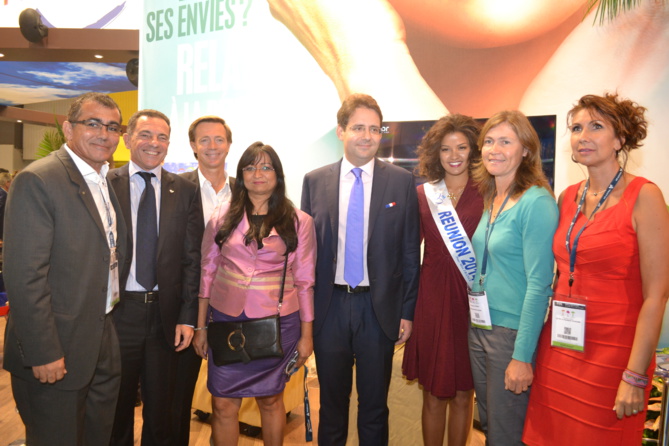 Matthias Fekl, Secrétaire d’Etat chargé du Commerce extérieur, de la promotion du Tourisme et des Français de l’étranger, avec l'équipe de l'IRT et les élues de la Région