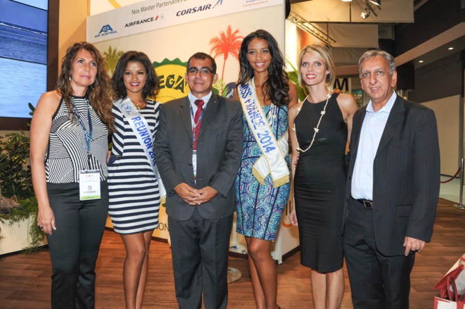 Ariane Loupy, directrice de l'IRT, Ingreed Mercredi, Patrick Serveaux, président de l'IRT, Flora Coquerel, Sylvie Tellier, directrice générale de la Société Miss France, et Aziz Patel, délégué Miss France et directeur du Comité Miss Réunion Ariane Loupy, directrice de l'IRT, Ingreed Mercredi, Patrick Serveaux, président de l'IRT, Flora Coquerel, Sylvie Tellier, directrice générale de la Société Miss France, et Aziz Patel, délégué Miss France et directeur du Comité Miss Réunion