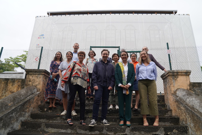 Stéphane Bern en visite à Maison Rouge Stéphane Bern en visite à Maison Rouge