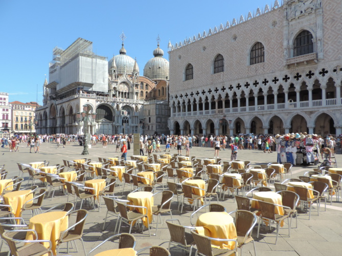 La Place St-Marc et son restaurant La Place St-Marc et son restaurant