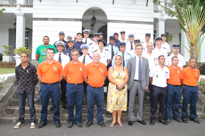 Médaillés pour acte de courage et de dévouement <br>Policiers, gendarmes, pompiers, bénévoles,… récompensés Médaillés pour acte de courage et de dévouement <br>Policiers, gendarmes, pompiers, bénévoles,… récompensés