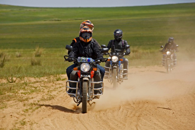 Zone Australe sur Antenne Réunion. <br>Mongolie: Aventure à Moto sur les pistes de Mongolie Zone Australe sur Antenne Réunion. <br>Mongolie: Aventure à Moto sur les pistes de Mongolie