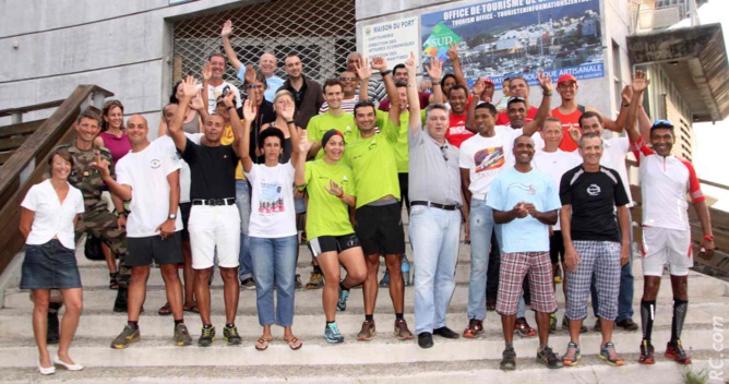Ca, c'était l'ambiance de l'année dernière, avec les coureurs de Saint-Pierre. Ils devraient être encore plus nombreux cette fois-ci pour la photo de famille du 23 octobre à 17h, devant la mairie de la capitale sudiste