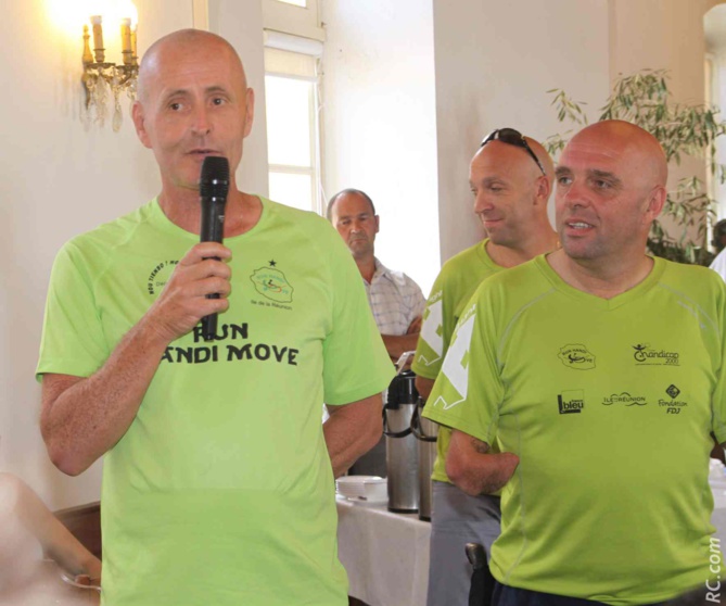 Patrick Lefèvre, président de Run Handi Move, aux côtés de son invité Philippe Croizon qui se lance un nouveau défi dans le cadre du Grand Raid 2014.