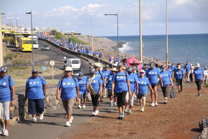 Un joli peloton s'est étiré sur plusieurs centaines de mètres le long du Sentier Littoral Nord Un joli peloton s'est étiré sur plusieurs centaines de mètres le long du Sentier Littoral Nord