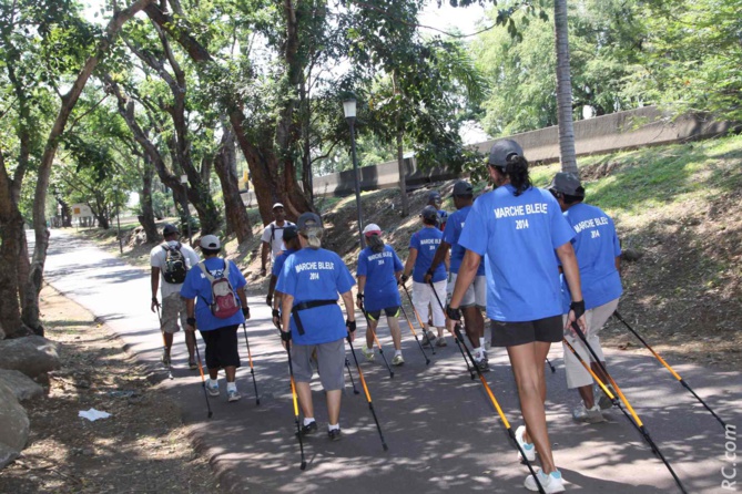 La marche nordique après la Marche Bleue, histoire de se dégourdir les jambes un peu plus