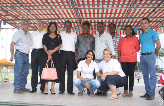 Les officiels pour la photo de famille et de clôture de la manifestation Les officiels pour la photo de famille et de clôture de la manifestation