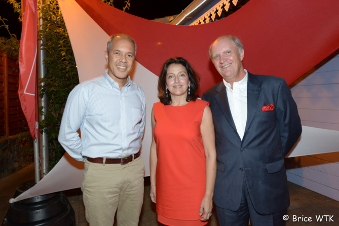 Aril Ouriaghli, directeur de Total Réunion, Elisabeth et Bertrand Guillot Aril Ouriaghli, directeur de Total Réunion, Elisabeth et Bertrand Guillot