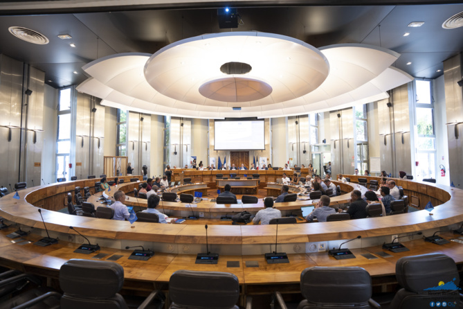 Programmes européens 2021-2027 : La Région, le Département et l’Etat signent la convention cadre Programmes européens 2021-2027 : La Région, le Département et l’Etat signent la convention cadre